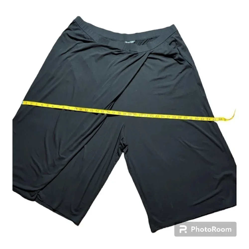 Eileen Fisher Women's 95 % Tencel Stretch Skirt Shorts Size 2X Color Black